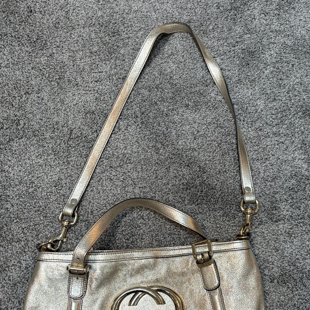 Gucci Metallic GOLD Shoulder Bag - Picture 2 of 6